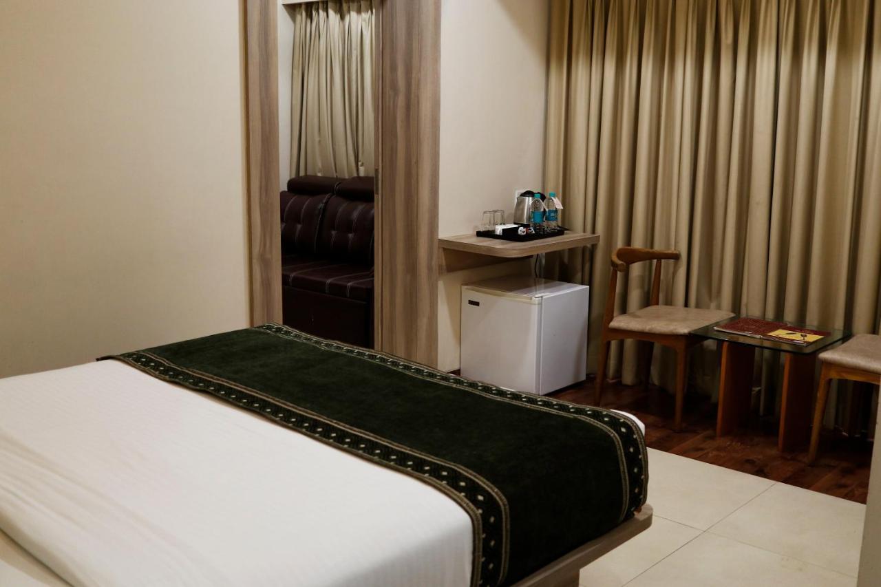 בהיאנדר The Myriad Hotel מראה חיצוני תמונה